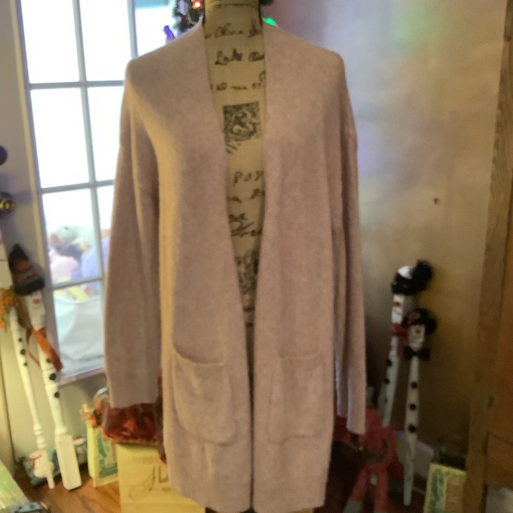 Long comfy sweater in soft shades of pink.